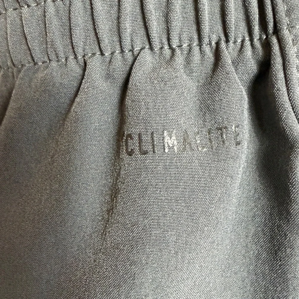 Adidas Mens Athletic Shorts Gray Elastic Waist Drawstring Pockets Size Large